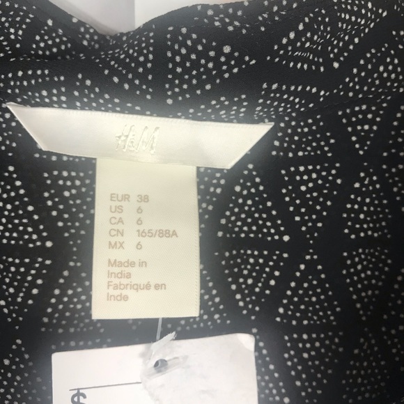 🌻B2G1 H&M Sleeveless Blouse Size 6 - Picture 2 of 5